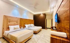 The Himalayan Vilo Resort - A Riverside Resort, Manali